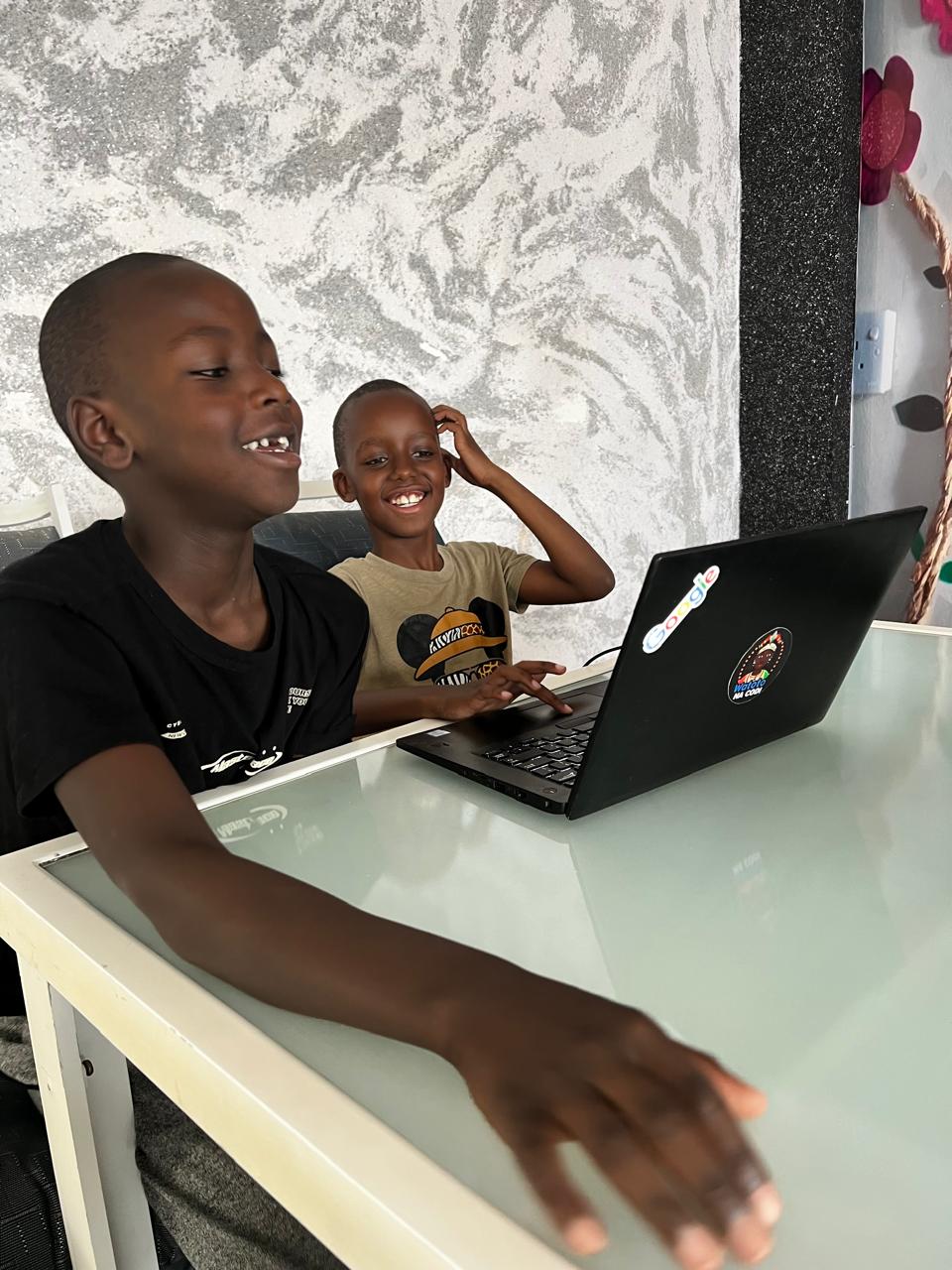 Watoto na Codi student in a live class