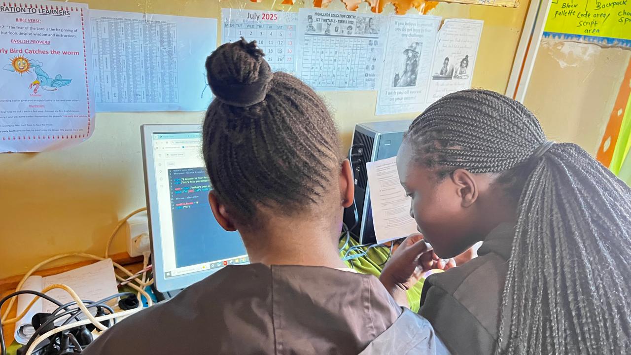 Watoto na Codi student in a live class